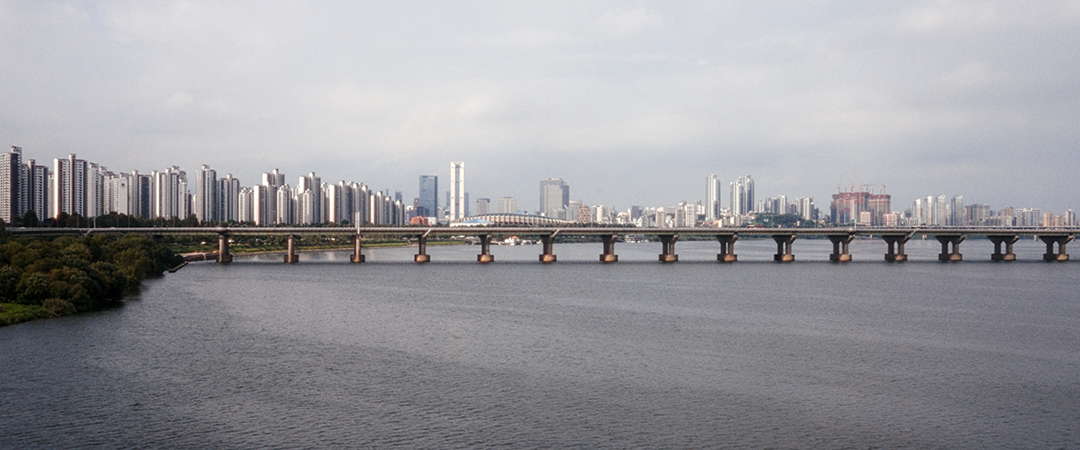 Crossing the Han River